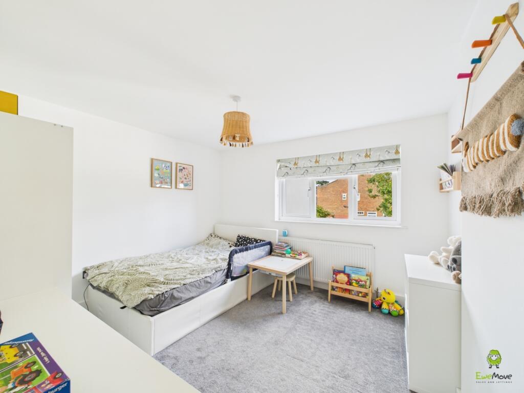  Presented by Nicoleta at EweMove Bexleyheath and 