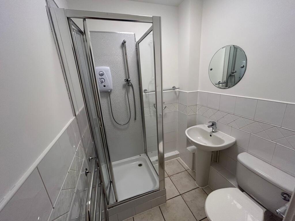Main Bedroom En-Suite