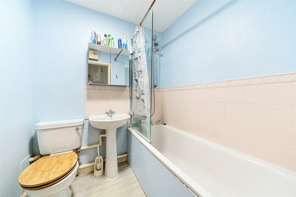 Bathroom.jpg
