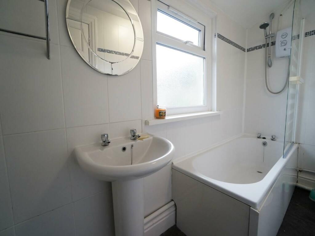 1GlynneRoad_Bathroom2.1.JPG
