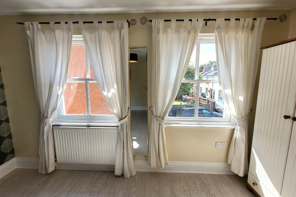 Bedroom One (3)