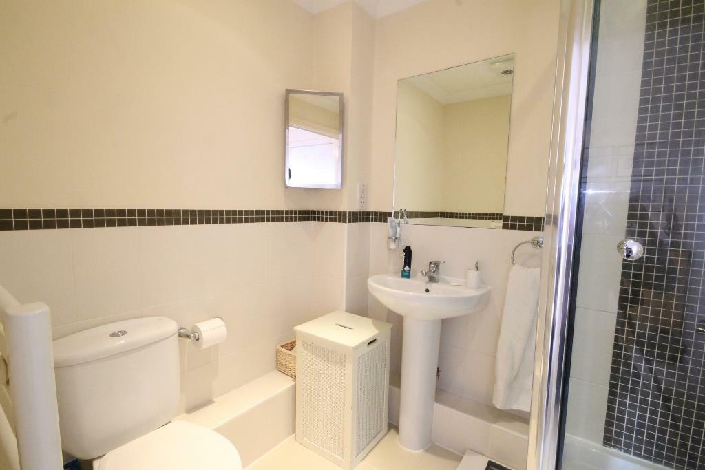 EN SUITE.JPG
