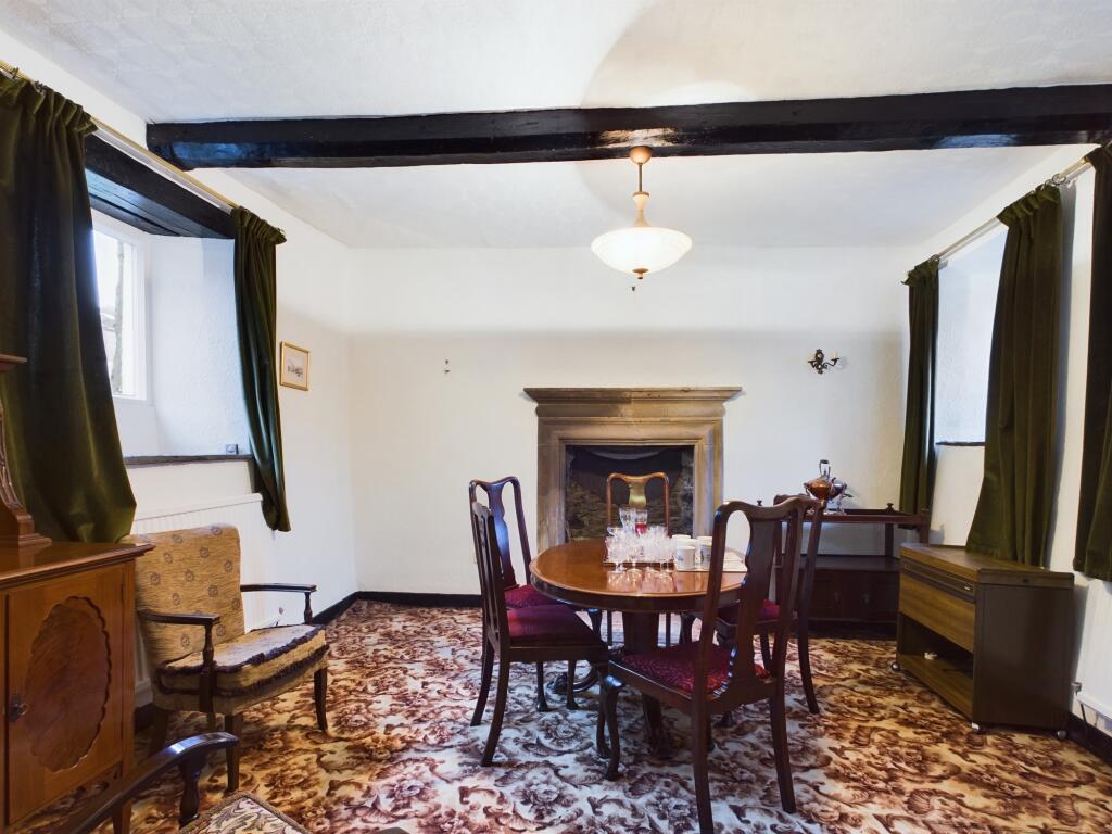 Dining Room 1 T202508211023.jpg