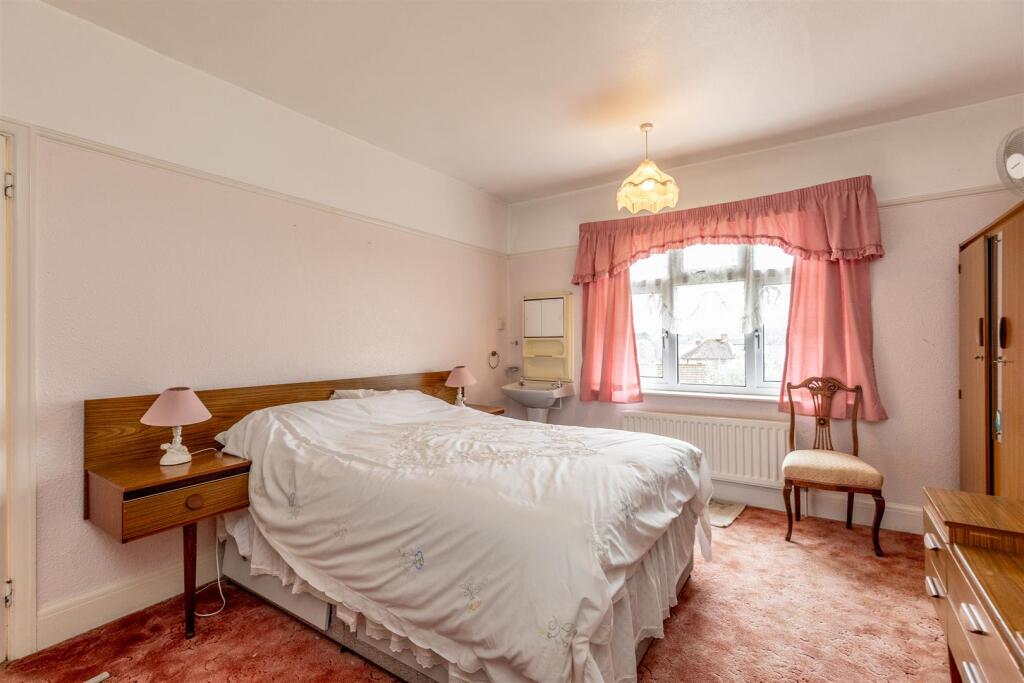 Canford Lane, Westbury on Trym Bed 1.jpg