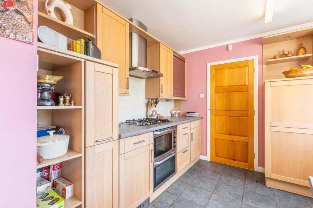 KITCHEN-3.jpg