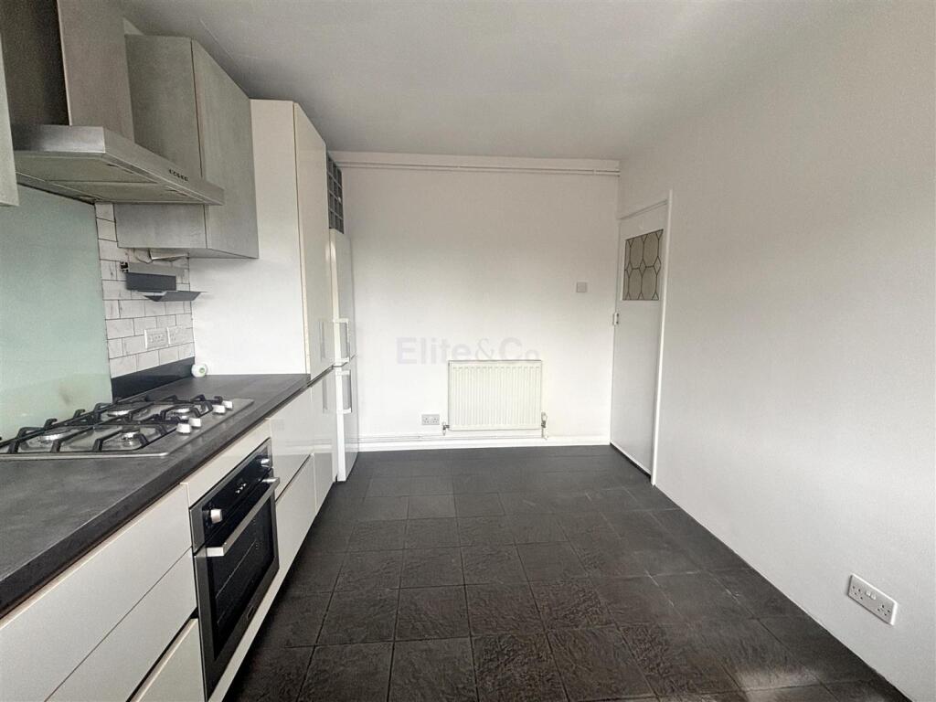 Kitchen/Breakfast Area