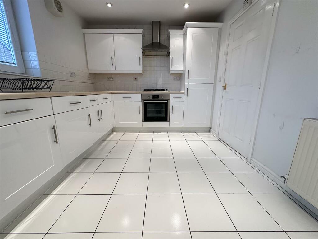 KITCHEN DINING ROOM