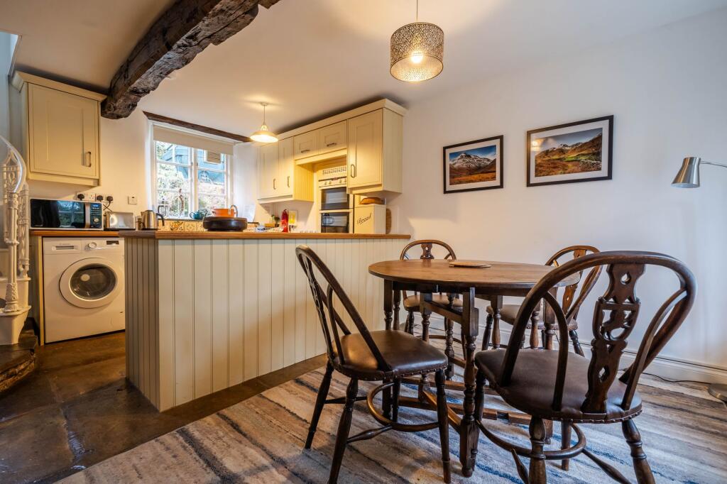 OPEN PLAN DINING/KITCHEN AREA