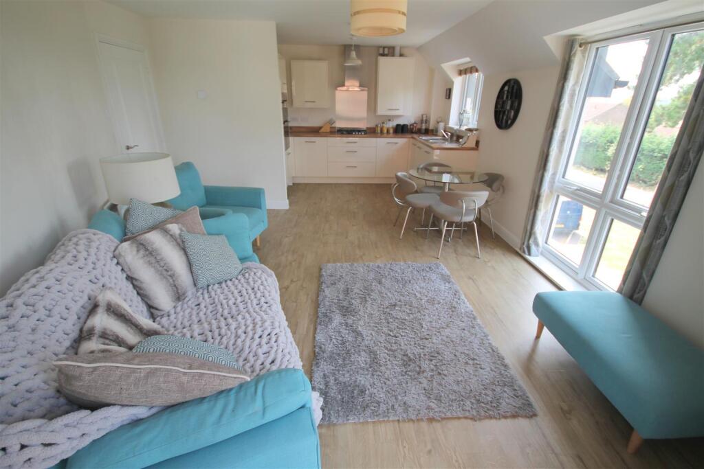 MR MR Living Area c.JPG