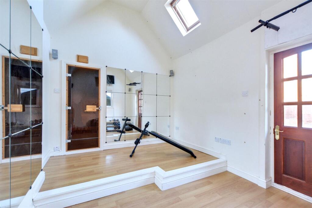 Gym/Home Office/Studio