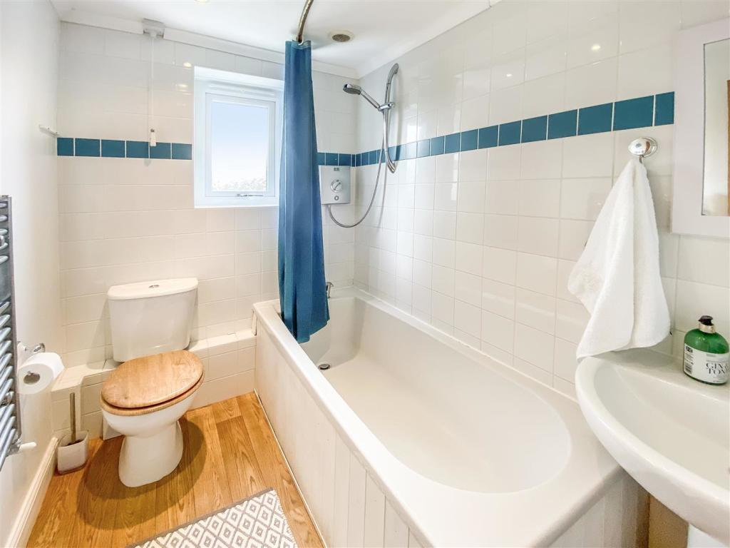 bathroom_.jpg