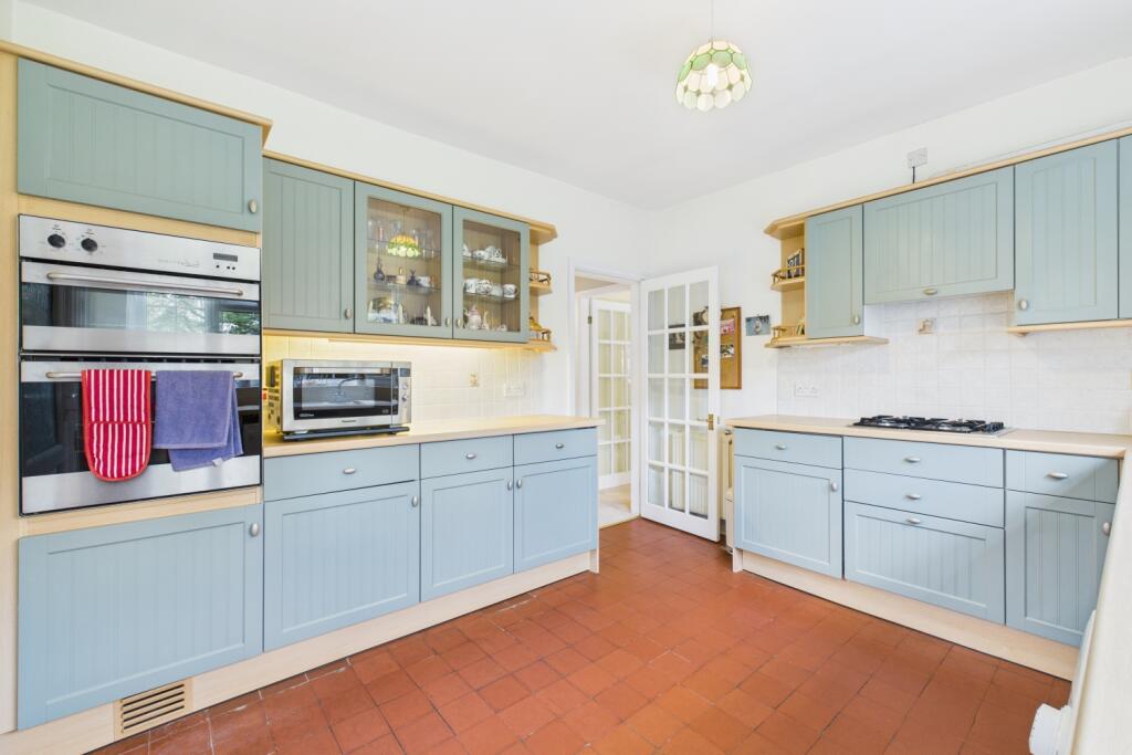 CAM03162G0-PR0352-STILL015