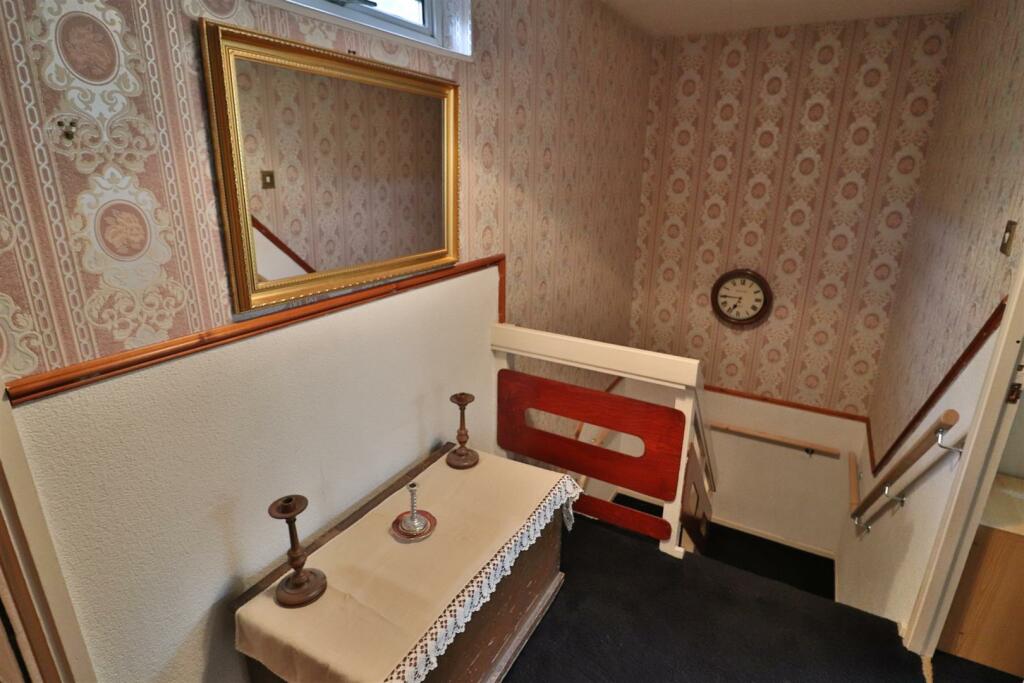 FIRST FLOOR LANDING