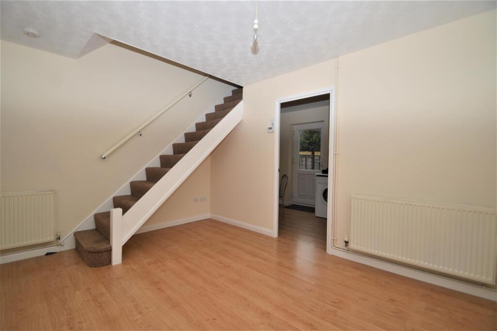 98 Watch Elm Close (3).jpg