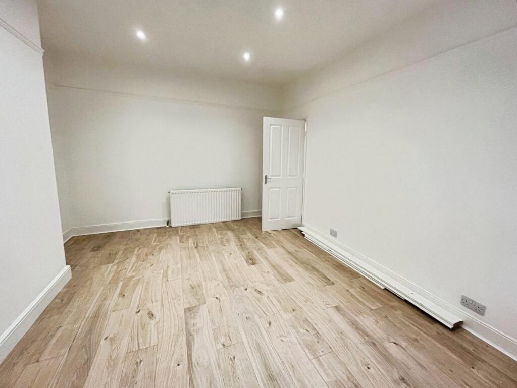 pbox-bedroom-316490.JPG