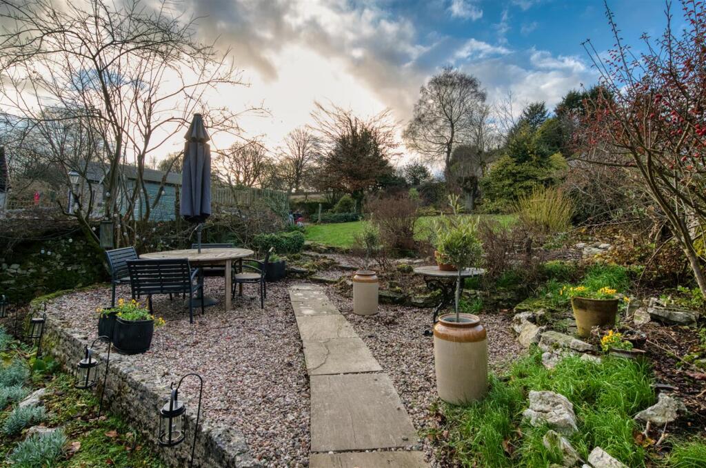 Saxton Mee Well Yard 0053.jpg