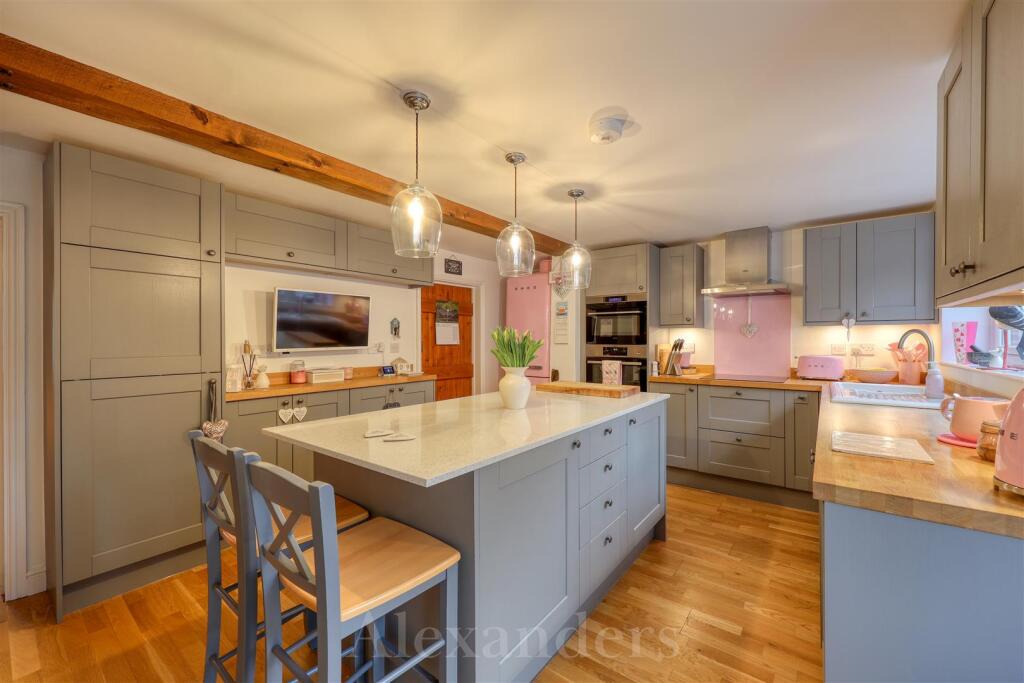 12 Main Street-16.jpg