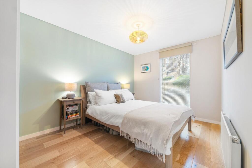 Bedroom 1.jpg