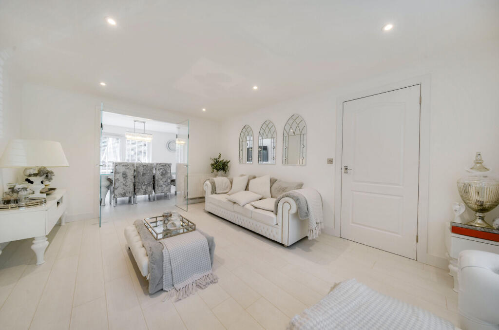 1294602-7-682c5dd...