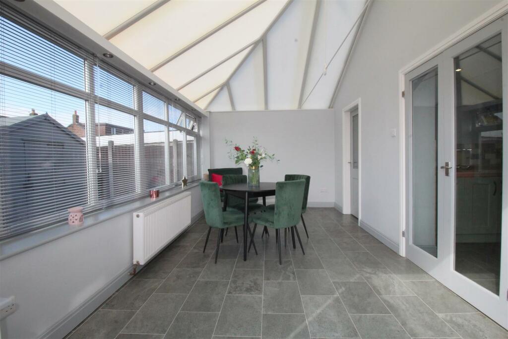 Marquis Drive, 10 Conservatory 1.JPG