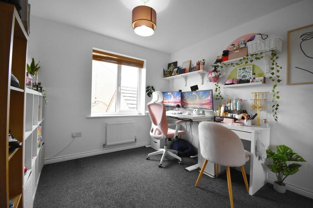 Bedroom 1-min