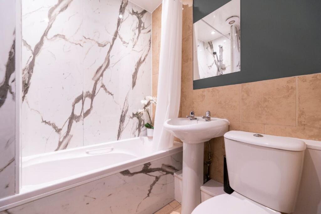 57DS - Bathroom