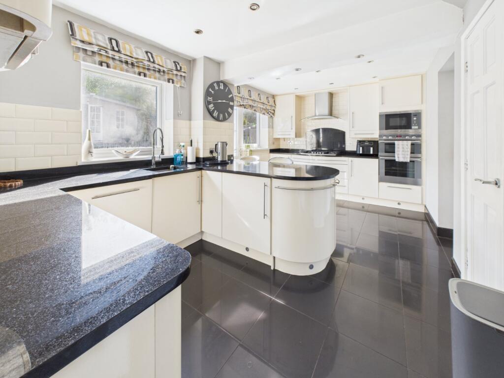 Breakfasting Kitchen