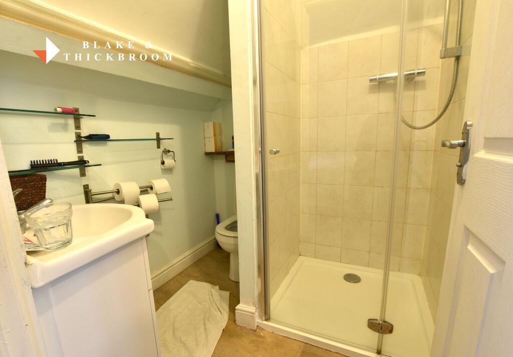 EN SUITE SHOWER ROOM