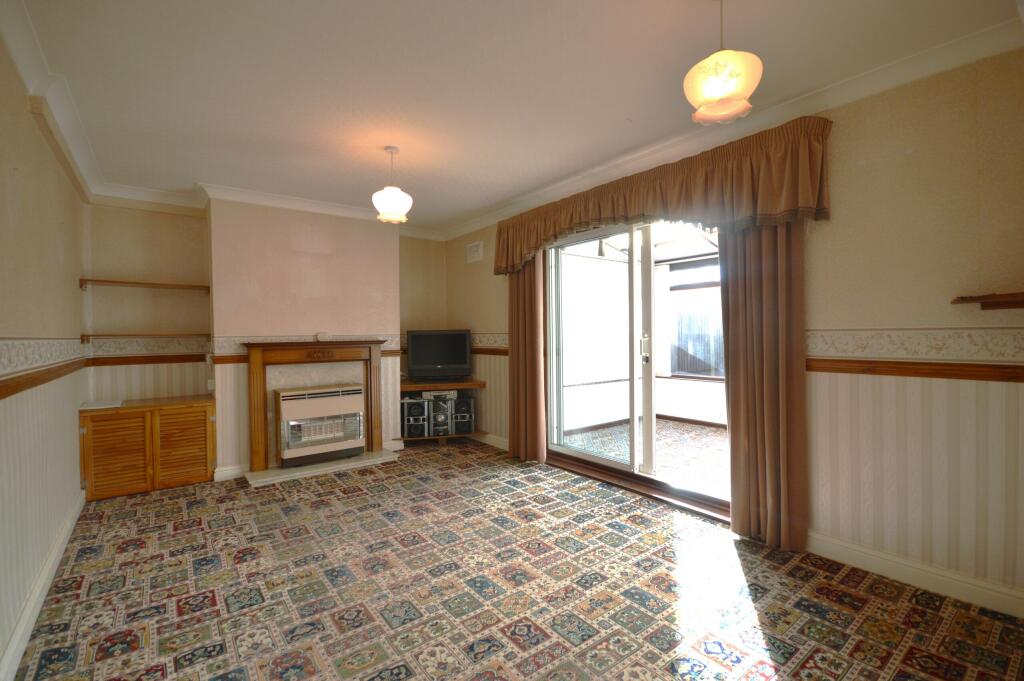 DINING ROOM.JPG