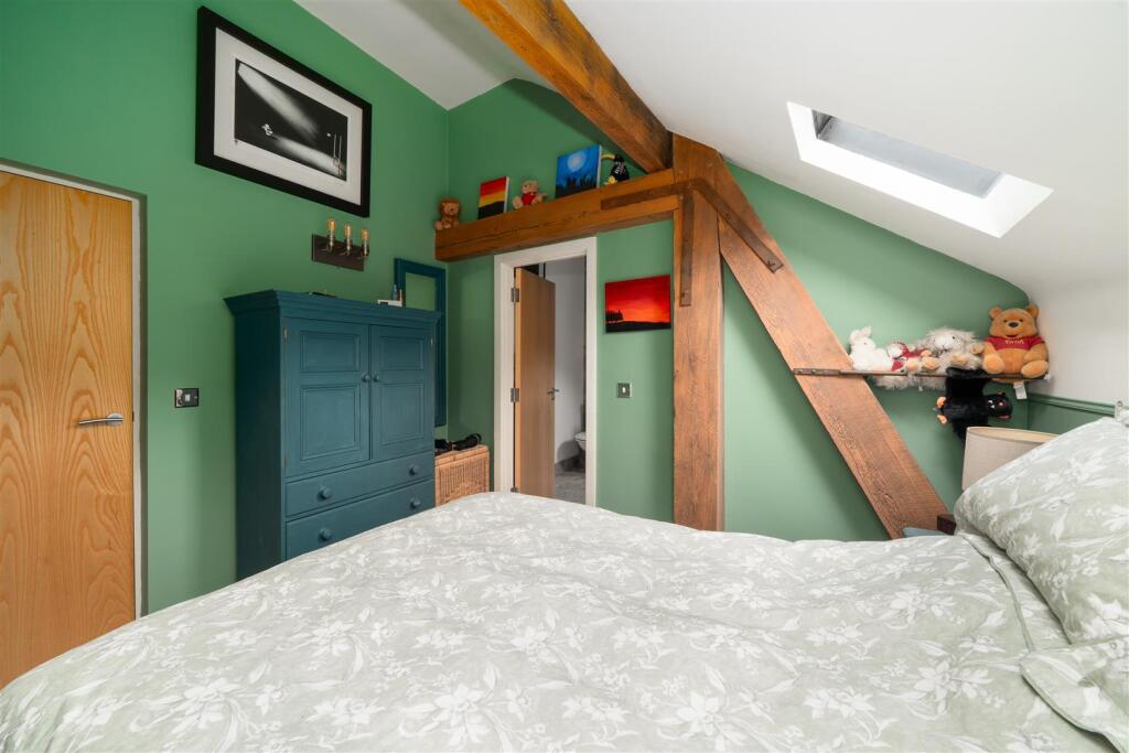 Bedroom1-6.jpg