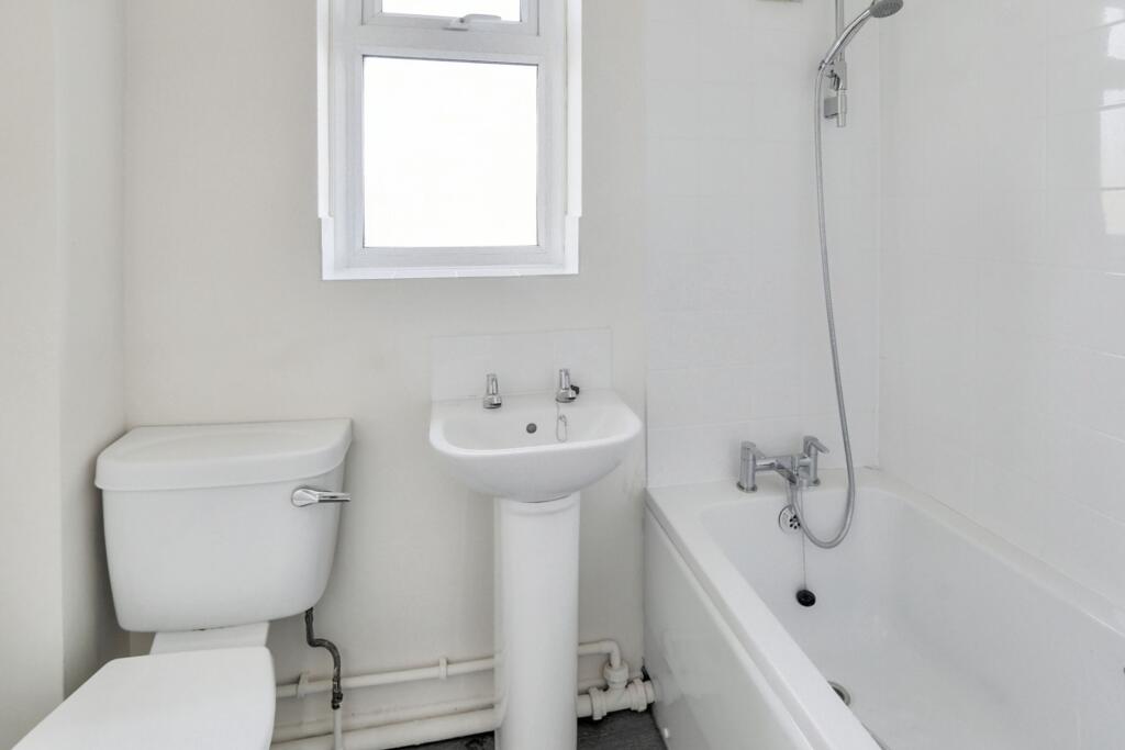 15 Brook Close, Bulwell, Nottingham, Nottinghamshire, NG6 8NL