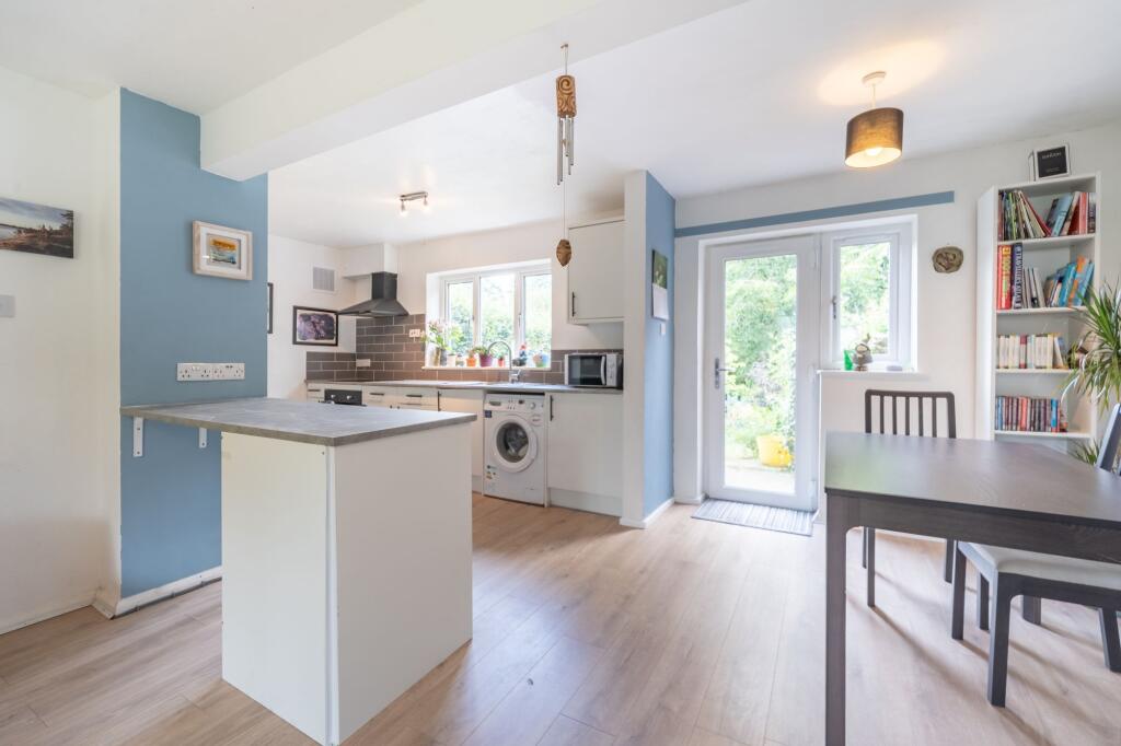 OPEN PLAN LIVING AREA