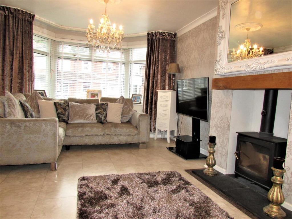 AshtonCres26lnge2.JPG