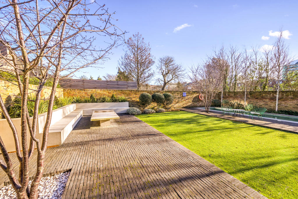 Communal Gardens &amp; Pool