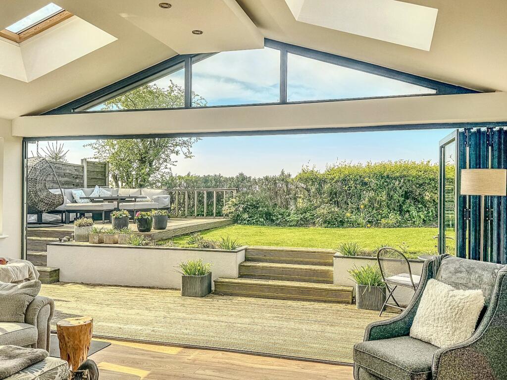 Kitchen / Diner / Living Area