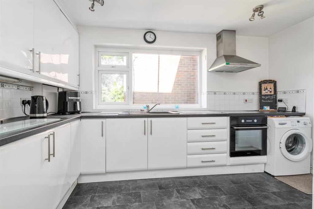 5 Albany Gardens_10.jpg