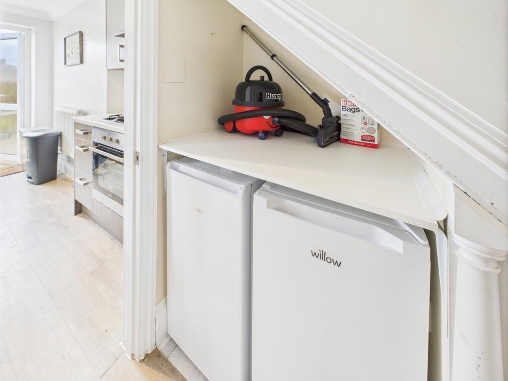 CAM02089G0-PR0504...