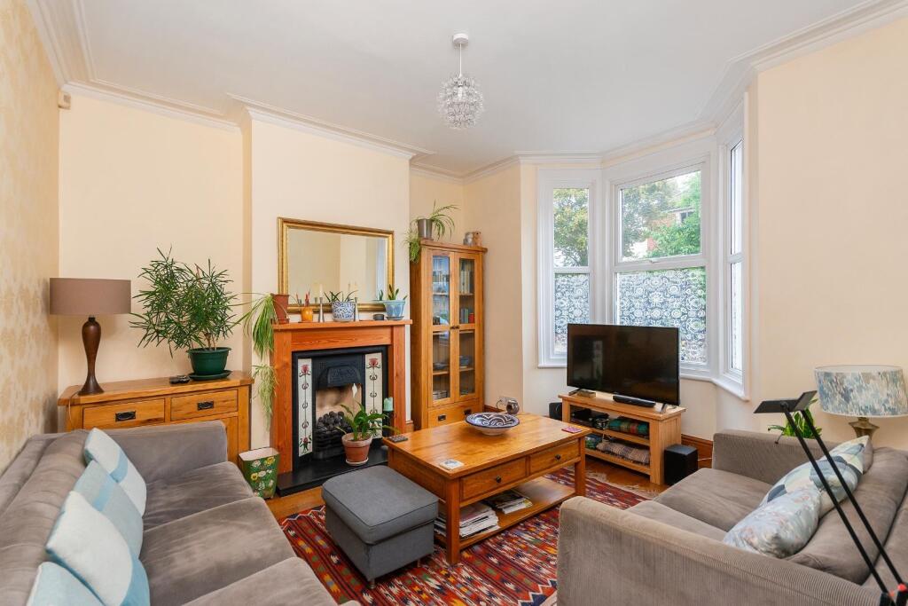 2P0RHD - Living Room D.jpg