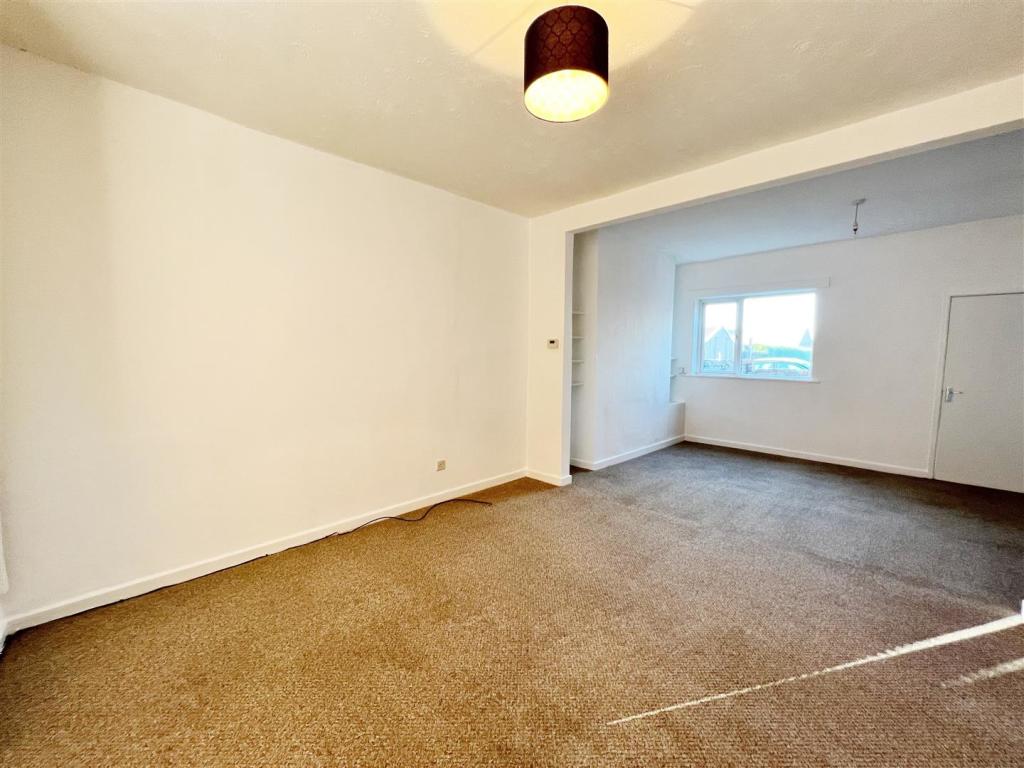 Lounge 1.jpg