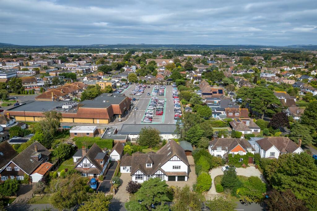 7 Bushby Avenue 2024 Final-17.jpg