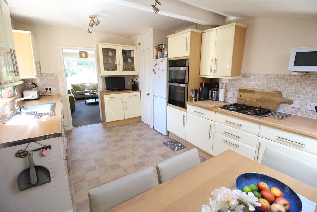 Kitchen diner