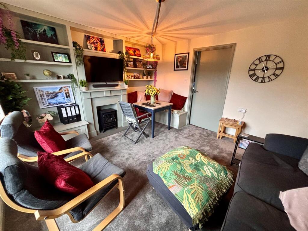 living room 1.jpg
