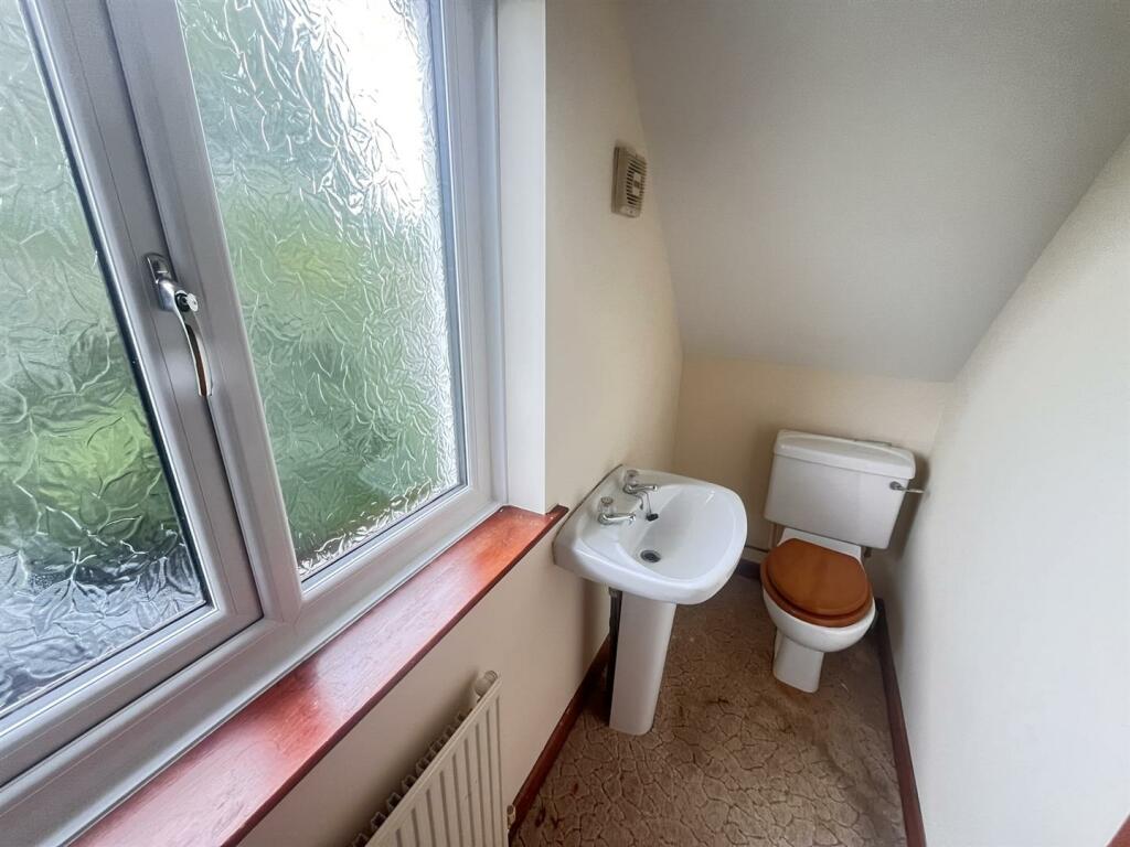ENSUITE SHOWER ROOM