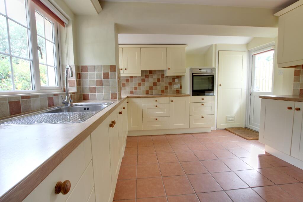 KITCHEN/BREAKFAST ROOM