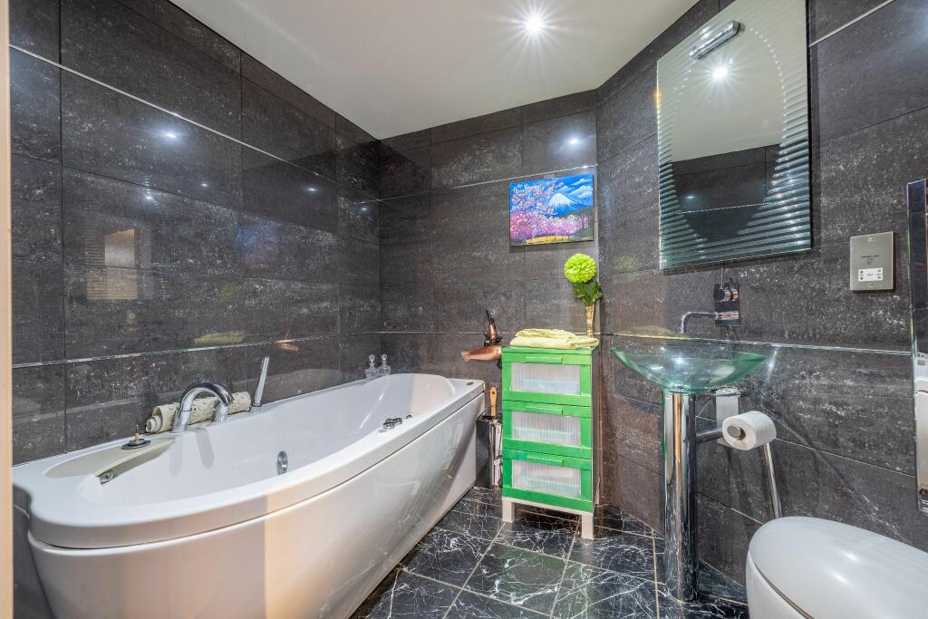 Ensuite for bedroom 1