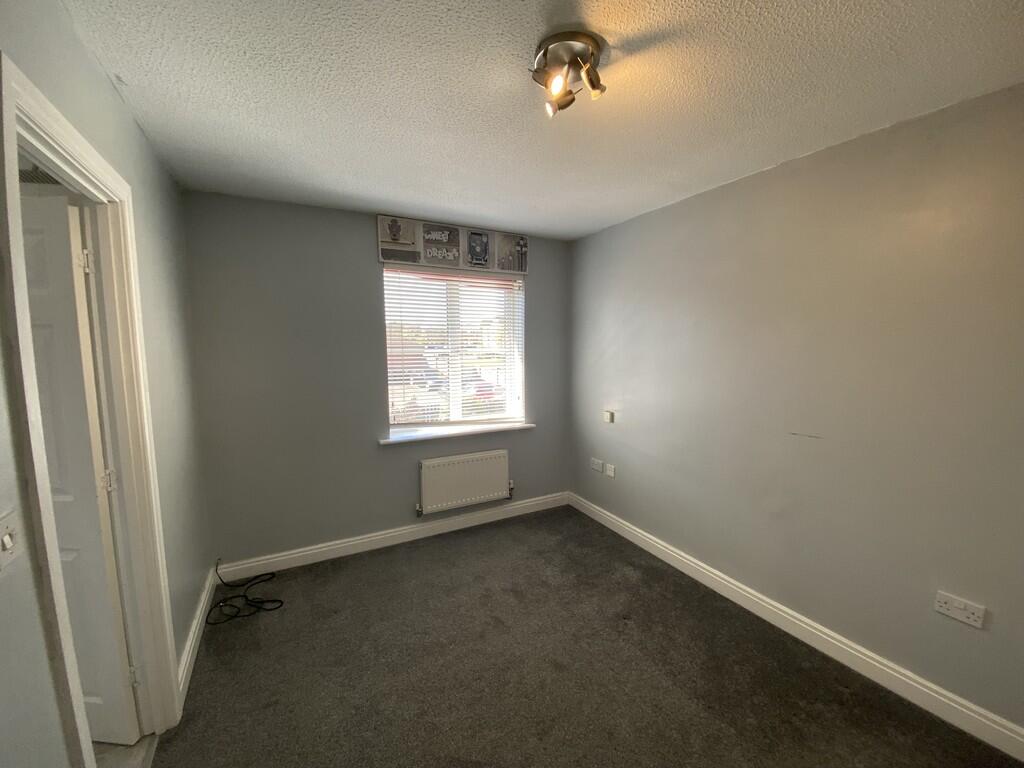 Rear bedroom