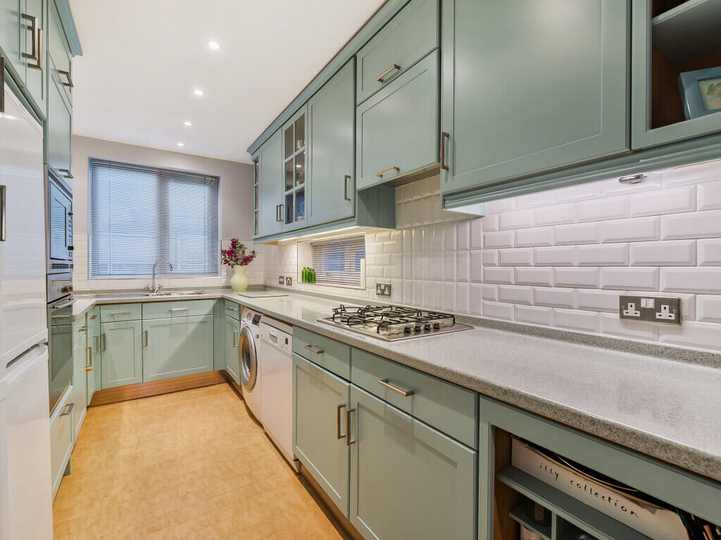 1384659-7-6930595...