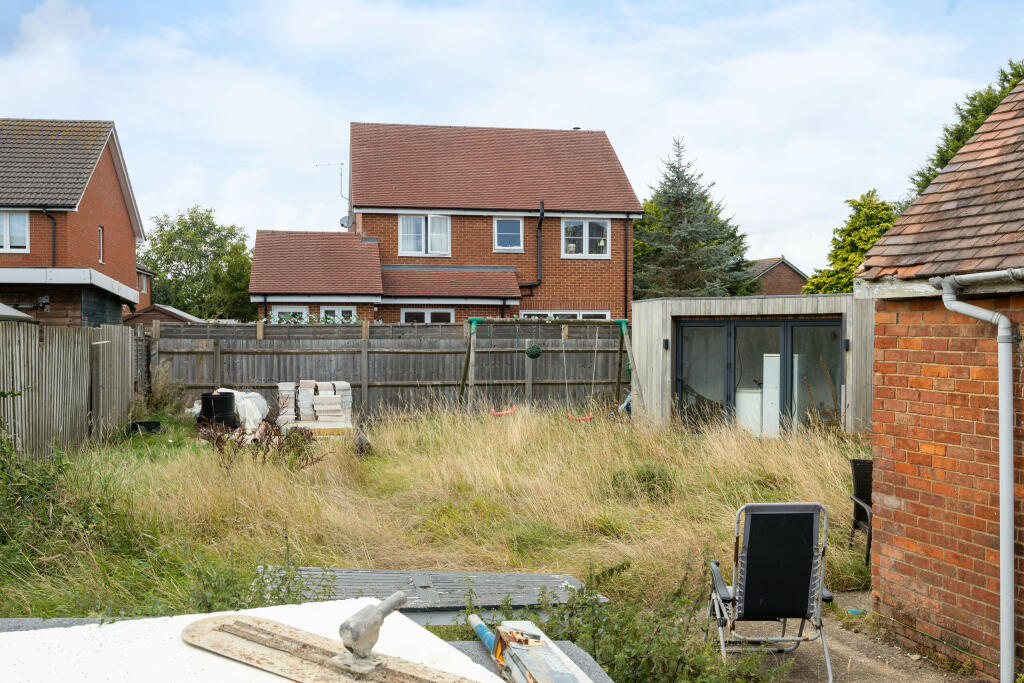 23 Buckingham Road, MK18 2QA-15