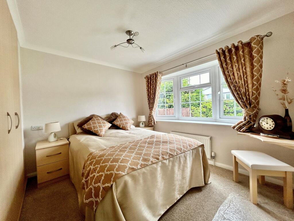 BEDROOM 2