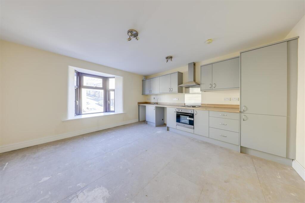 Open Plan Living / Kitchen